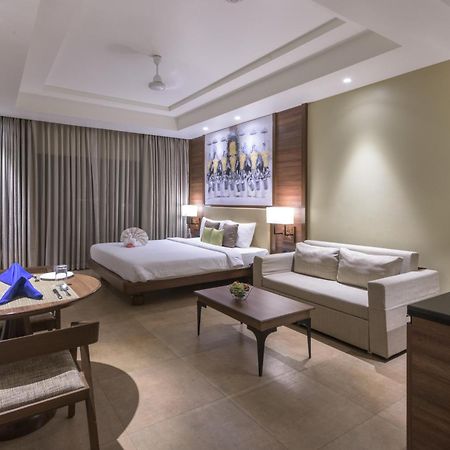 Club Mahindra Ashtamudi Hotel Nīndakara Buitenkant foto