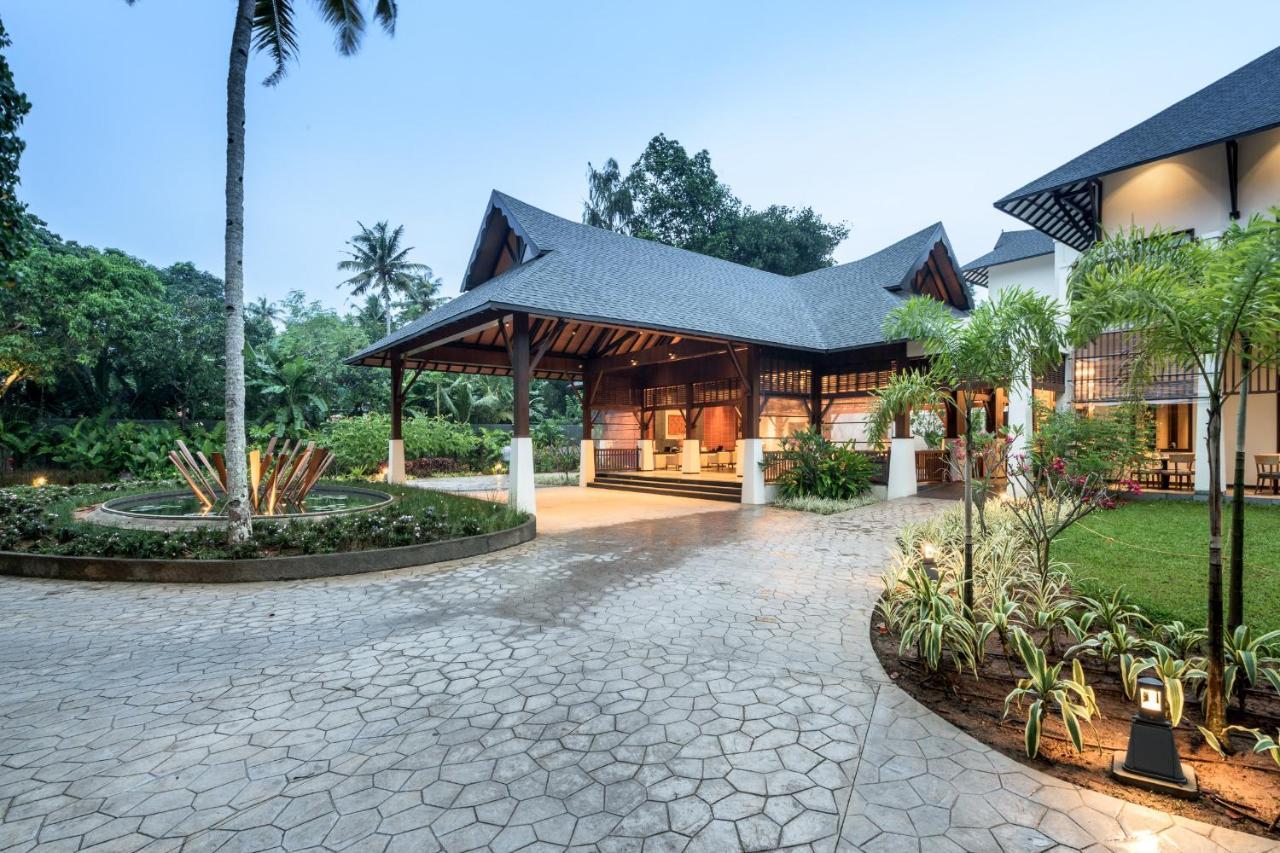 Club Mahindra Ashtamudi Hotel Nīndakara Buitenkant foto