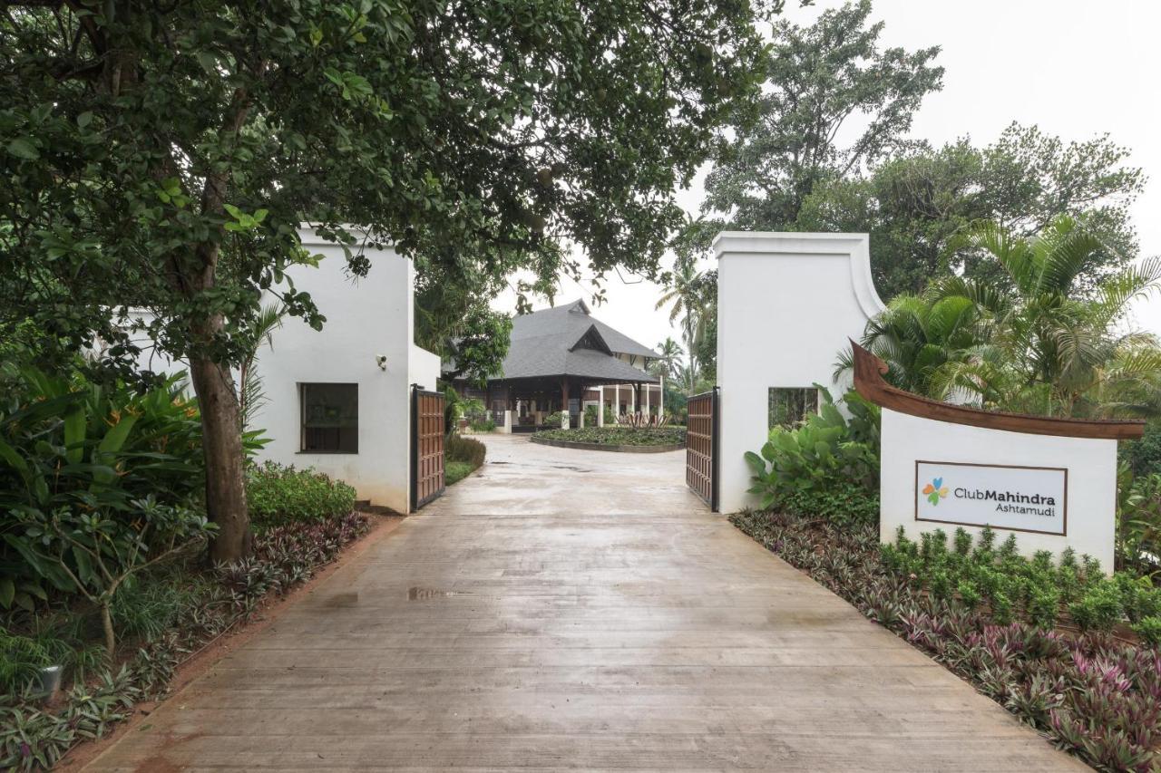 Club Mahindra Ashtamudi Hotel Nīndakara Buitenkant foto