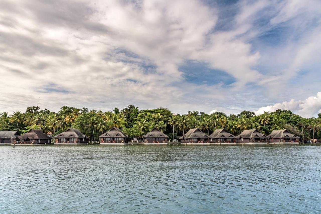 Club Mahindra Ashtamudi Hotel Nīndakara Buitenkant foto