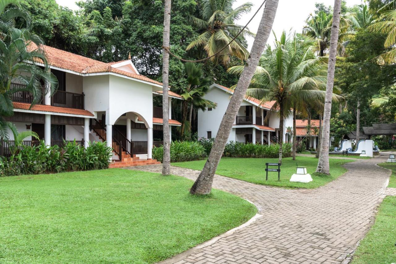 Club Mahindra Ashtamudi Hotel Nīndakara Buitenkant foto