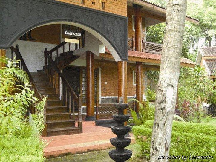 Club Mahindra Ashtamudi Hotel Nīndakara Buitenkant foto