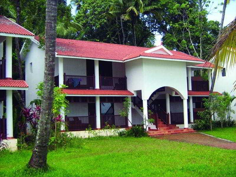 Club Mahindra Ashtamudi Hotel Nīndakara Buitenkant foto