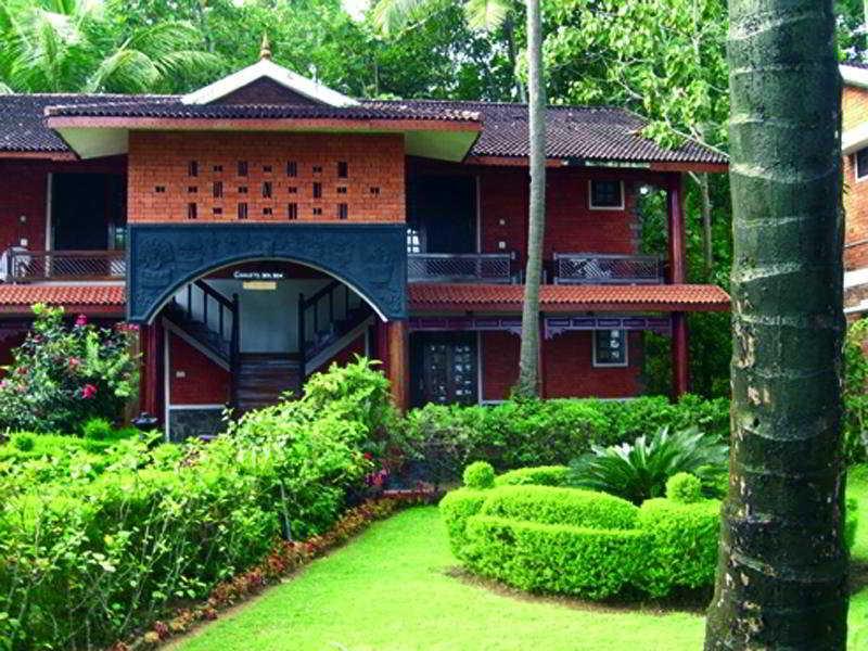 Club Mahindra Ashtamudi Hotel Nīndakara Buitenkant foto