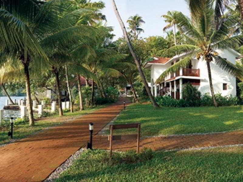 Club Mahindra Ashtamudi Hotel Nīndakara Buitenkant foto