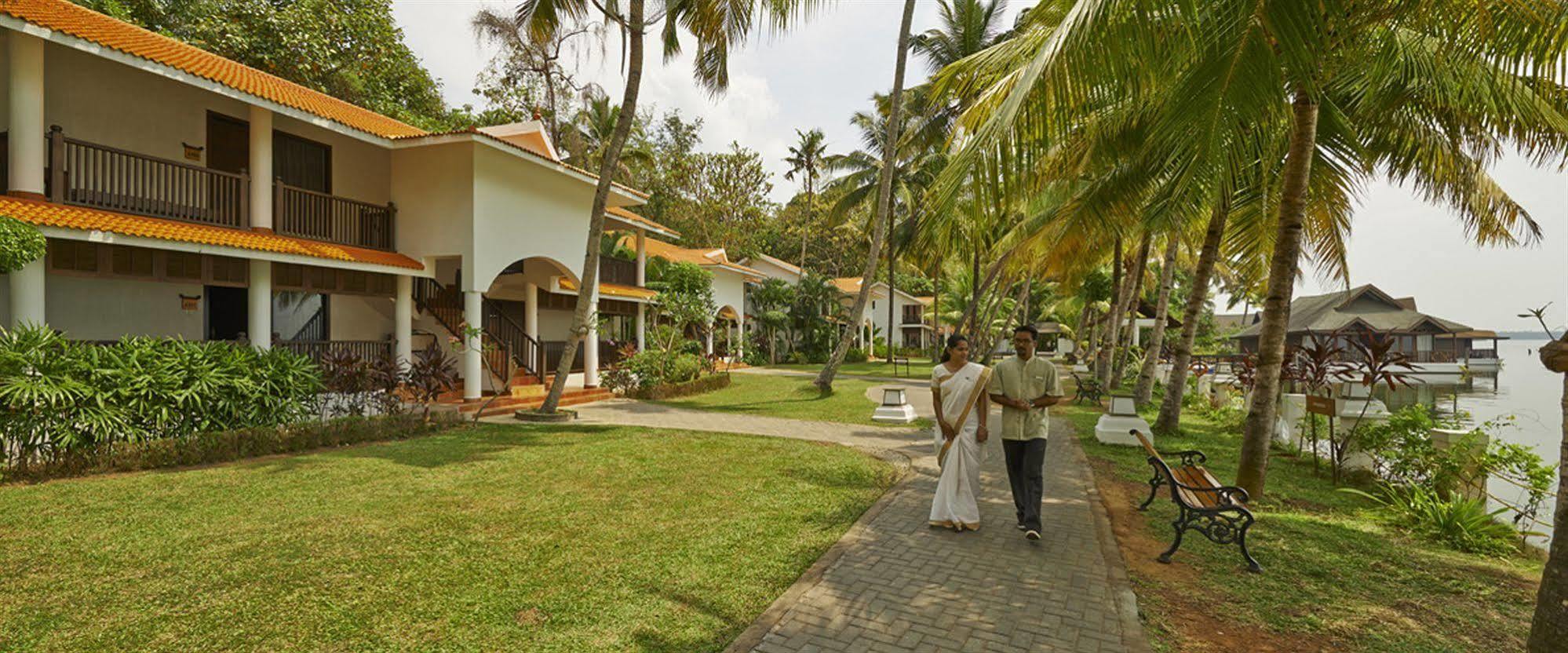 Club Mahindra Ashtamudi Hotel Nīndakara Buitenkant foto
